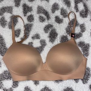 Victoria secret 32DD bra